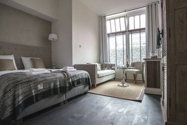 Zenzez Hotel & Lounge