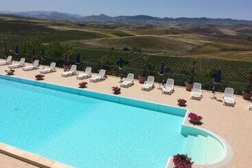 هتل Agriturismo Sirignano Wine Resort