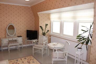 هتل B&b Lomamokkila