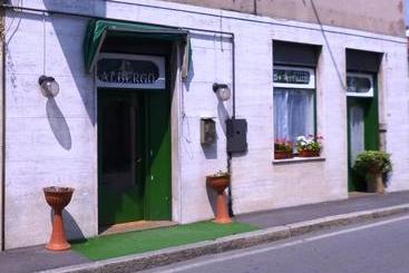 فندق Hostello Don Carlos