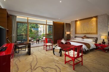 هتل Huitang Huatian Hot Spring Resort