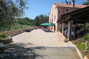 هتل Locanda Degli Ulivi