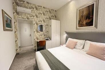 هتل Monza City Rooms & Studios