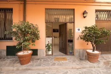 هتل Monza City Rooms & Studios