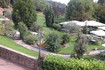 هتل Resort La Mola