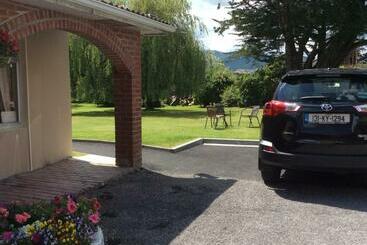 هتل The Gardens B&b