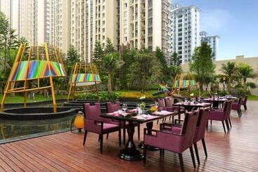 هتل Wanda Realm Liuzhou