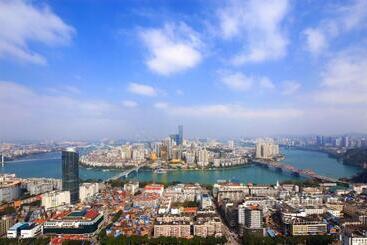 هتل Wanda Realm Liuzhou