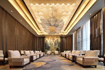 هتل Wanda Realm Liuzhou