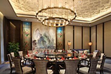 هتل Wanda Realm Liuzhou