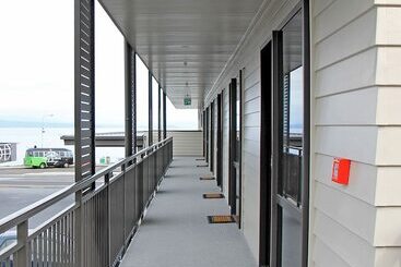Acacia Lake View Motel