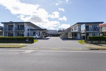 Acacia Lake View Motel