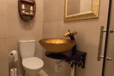 تختخواب و صبحانه Glenart House