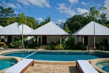 هتل Baan Chongfa Resort