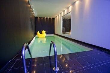هتل B&b Luxe Suites 1 2 3