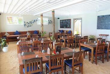 هتل Blue Lagoon Beach Resort