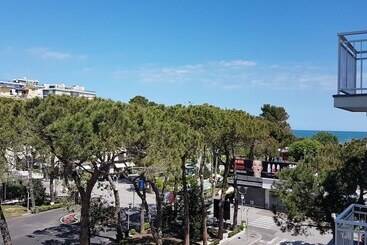 هتل Ceccarini 9 Home Suite Home