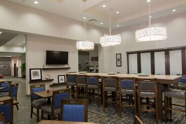 هتل Hampton Inn & Suites Tulsa Downtown