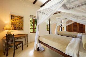 هتل Qambani Luxury Resort