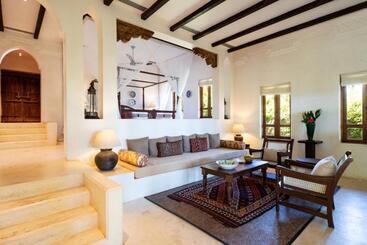 هتل Qambani Luxury Resort