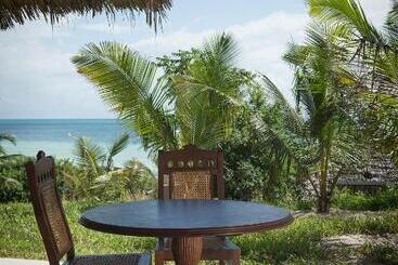هتل Qambani Luxury Resort