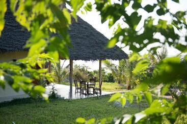 هتل Qambani Luxury Resort
