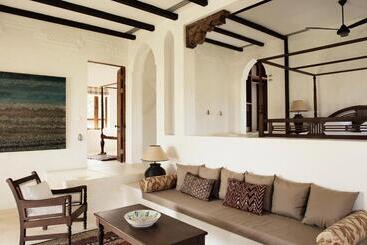 هتل Qambani Luxury Resort