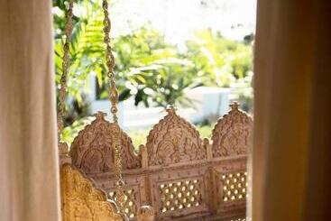 هتل Qambani Luxury Resort