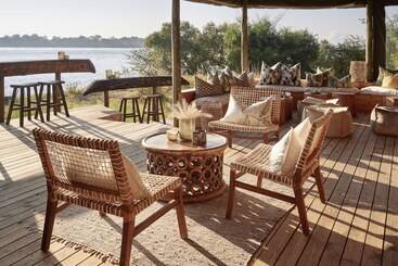 هتل Victoria Falls River Lodge