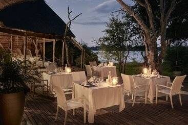هتل Victoria Falls River Lodge