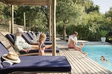 هتل Victoria Falls River Lodge