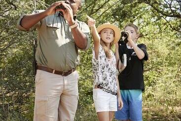 هتل Victoria Falls River Lodge