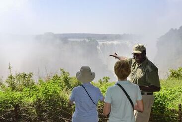 هتل Victoria Falls River Lodge