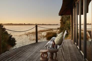 هتل Victoria Falls River Lodge