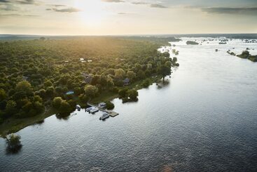 هتل Victoria Falls River Lodge