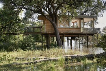 هتل Victoria Falls River Lodge