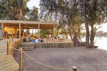 هتل Victoria Falls River Lodge