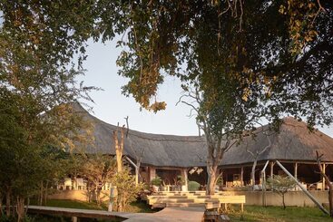 هتل Victoria Falls River Lodge