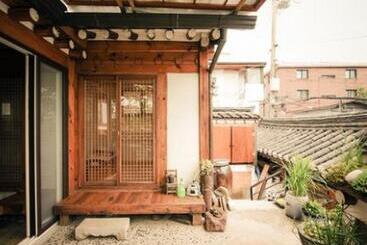 پانسیون Bukchonmaru Hanok Guesthouse