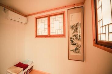 پانسیون Bukchonmaru Hanok Guesthouse