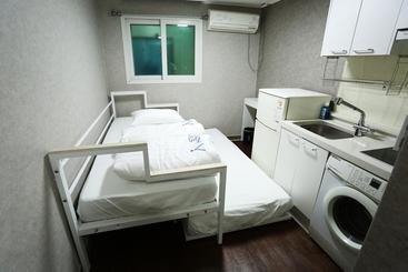 Star Hostel Myeongdong Family