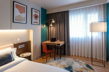 هتل Voco Madrid Retiro, An Ihg