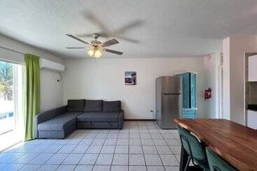 هتل Talk Of The Town Inn & Suites