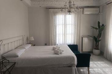 تختخواب و صبحانه Suite Comares