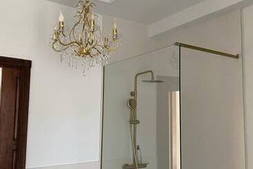 تختخواب و صبحانه Suite Comares