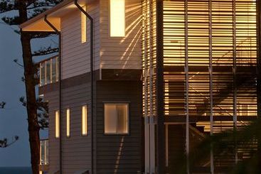 Bujerum Apartments On Burleigh