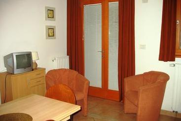 هتل Apartments Rombon