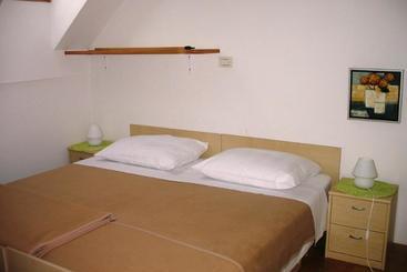 هتل Apartments Rombon