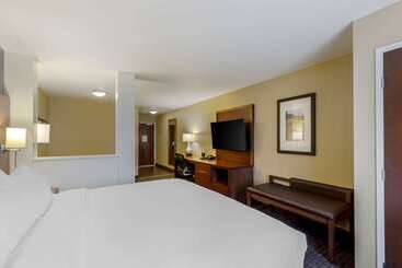 هتل Comfort Suites Loveland