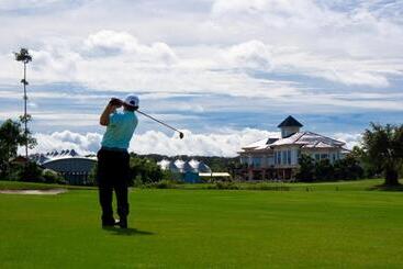 هتل Eastwood Valley Golf & Country Club